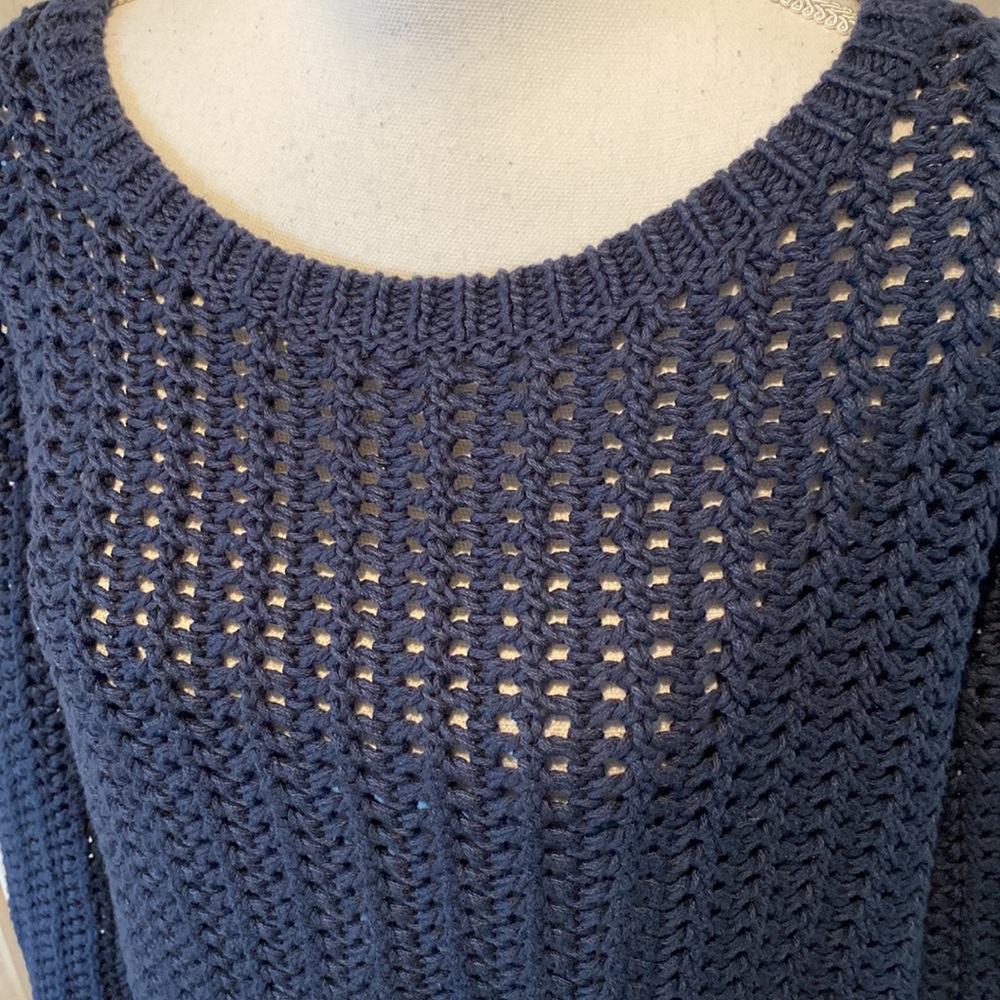 Navy LL Bean signature sweater - Picture 4 of 4